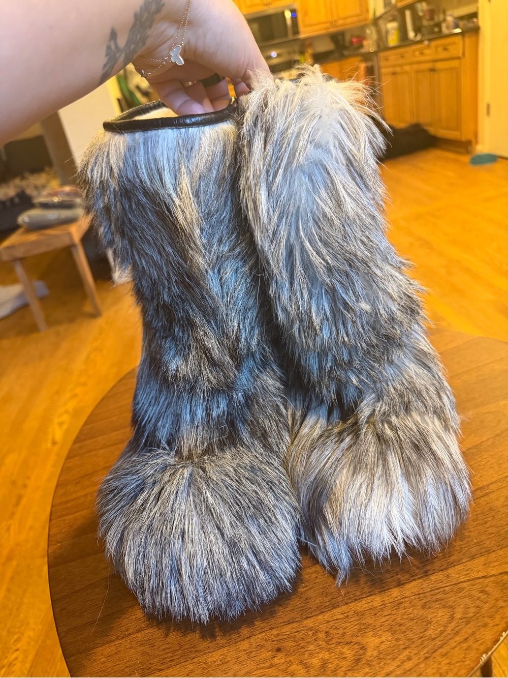 Plush Goat Fur Women's Winter Boots - Gray